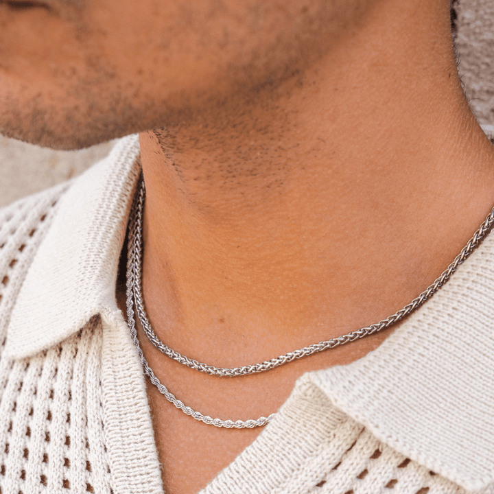 Silberne Kette mit Geflecht