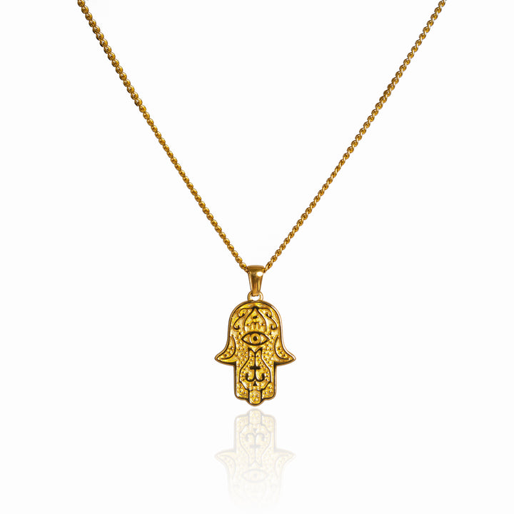 Halskette mit goldenem Anhänger