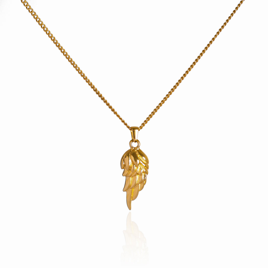Goldene Halskette mit Federanhänger
