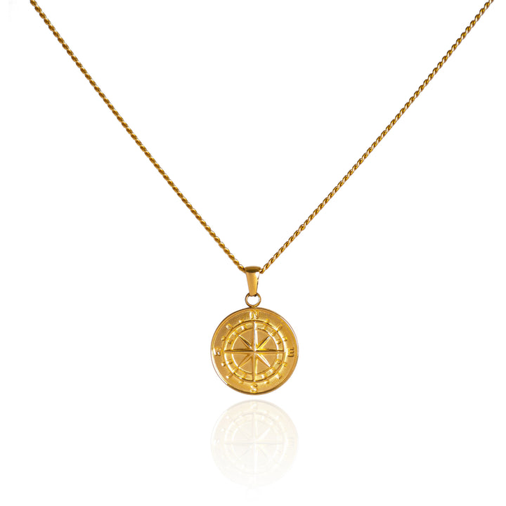 Goldene Halskette mit Kompassanhänger