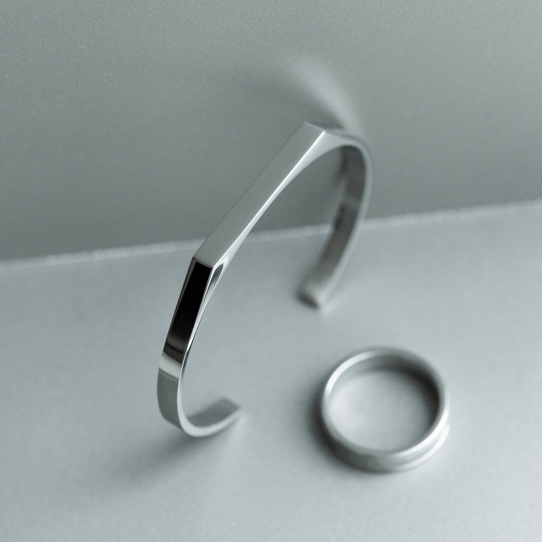 Silbernes Armband mit Stempel