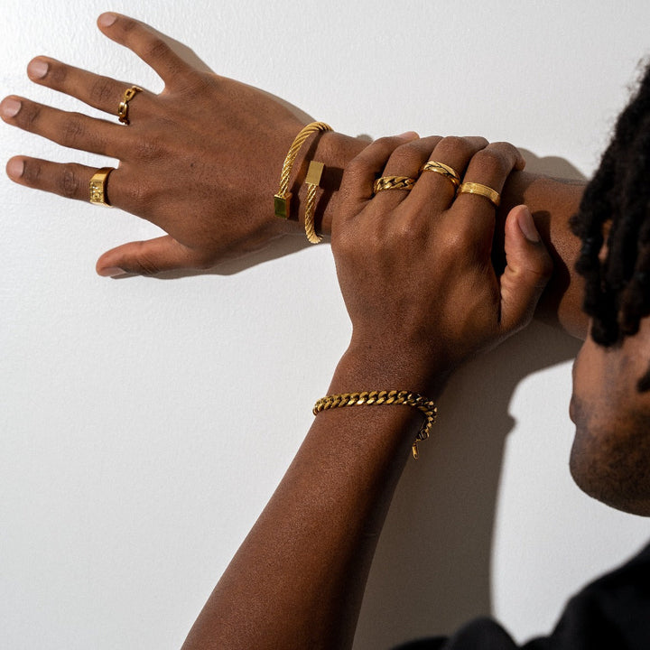 Goldene Kettenarmband