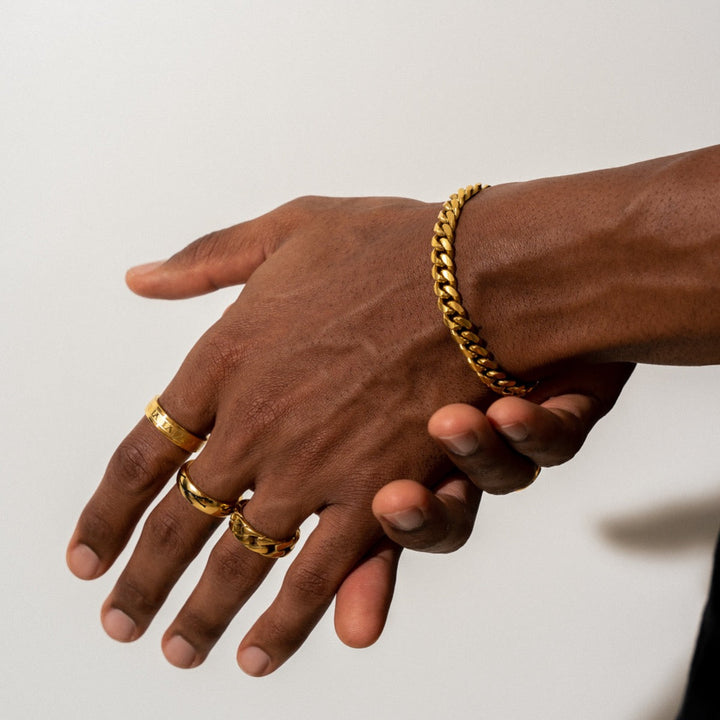 Goldene Kettenarmband