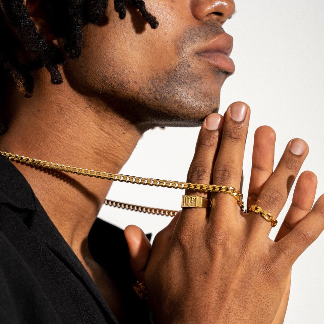 Goldene Curb-Kette