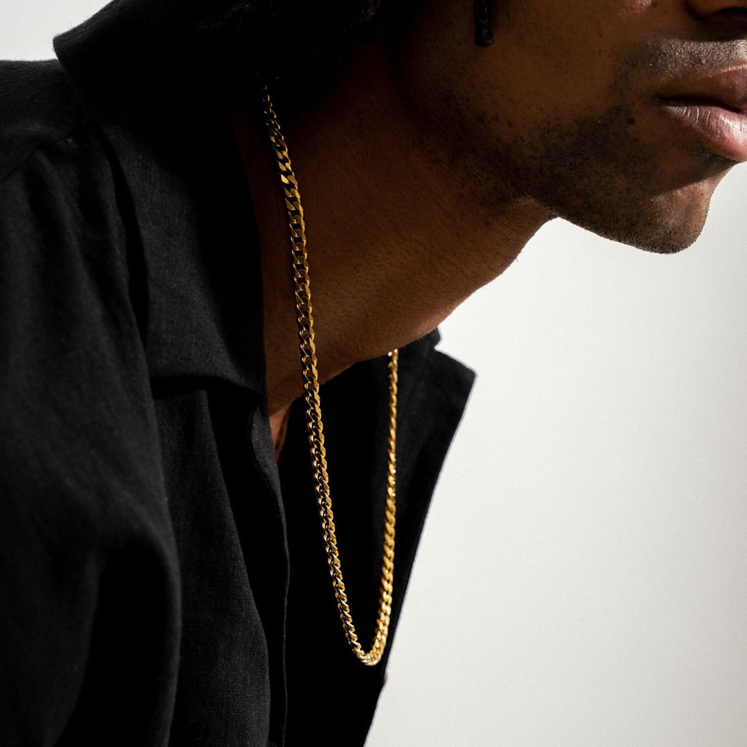 Goldene Curb-Kette
