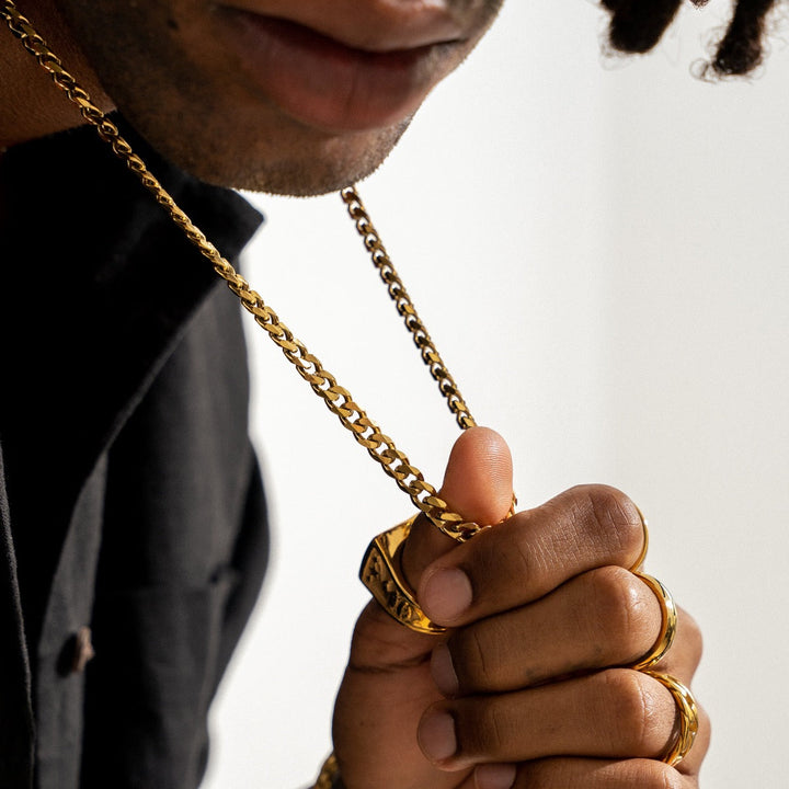Goldene Curb-Kette